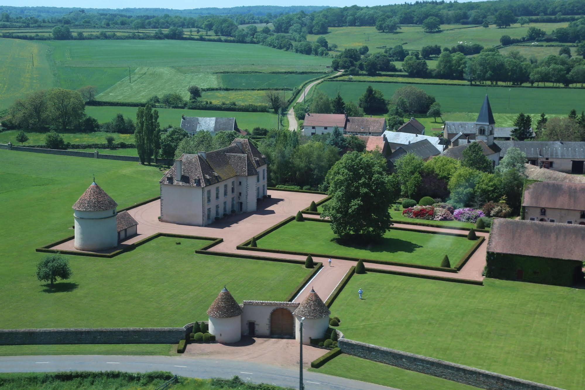 Les Residences Du Chateau De Vianges Luaran gambar